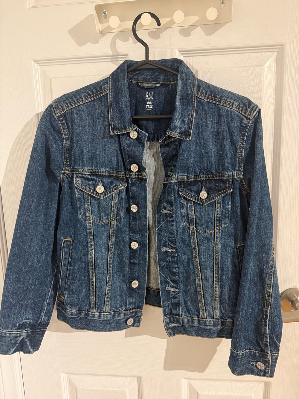 GAP Women's Classic Blue Denim Jacket- Size XL- NWT- ( tends to fit smaller)